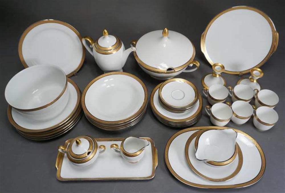 HUTSCHENREUTHER 41-PIECE GOLD