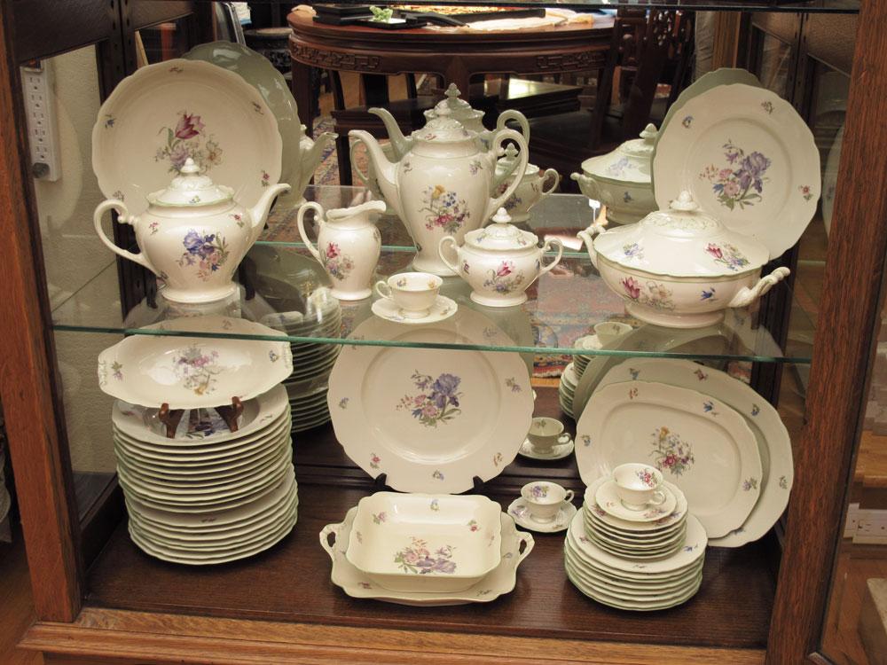 HUTSCHENREUTHER FLORAL MOTIF FINE