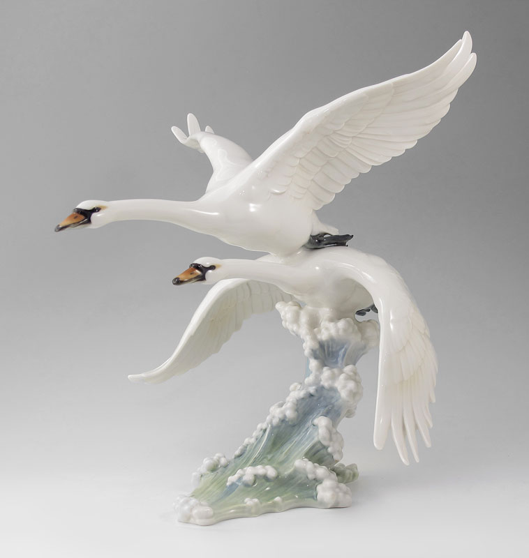 HUTSCHENREUTHER PORCELAIN MODEL
