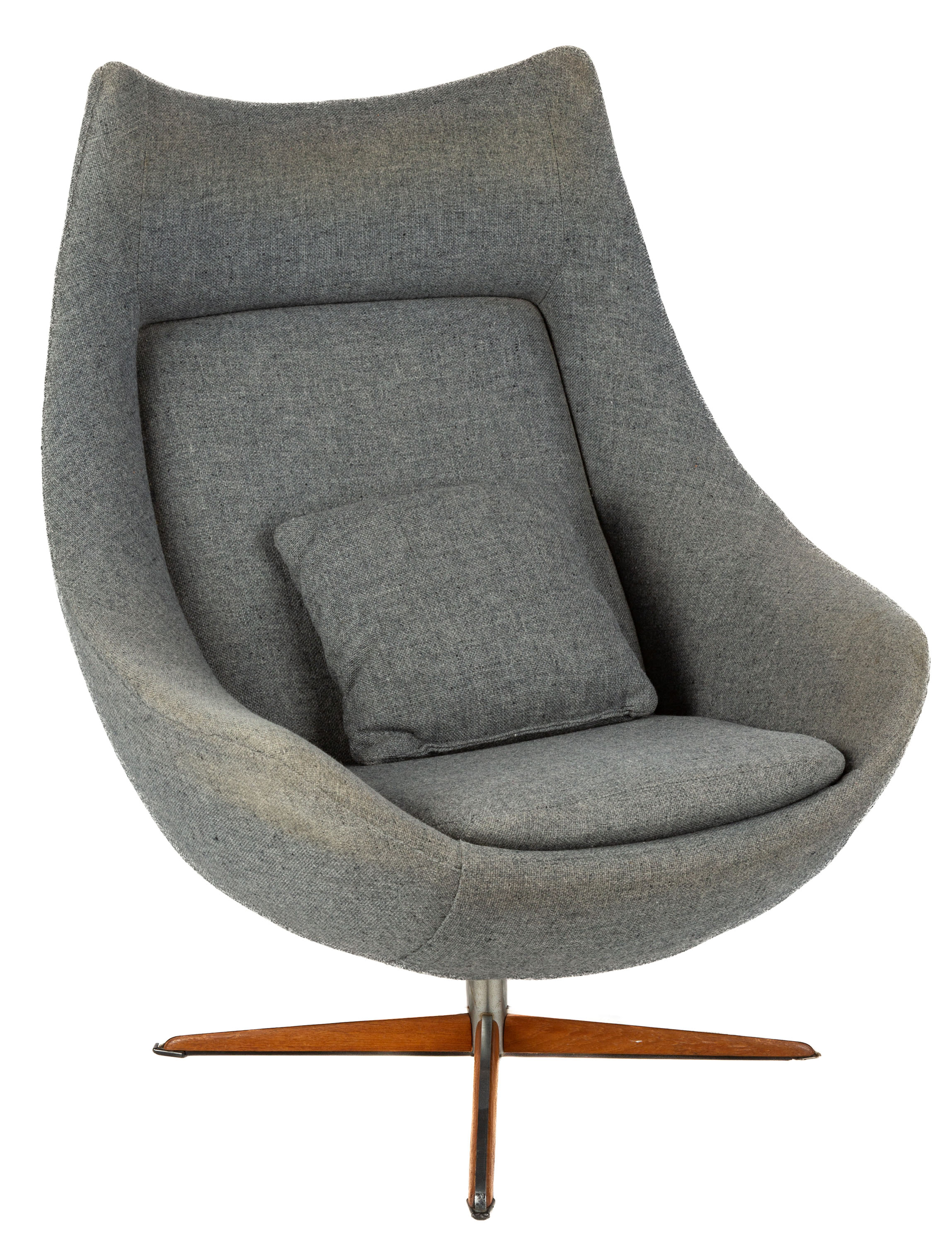 H.W. KLEIN DANISH EGG SWIVEL LOUNGE