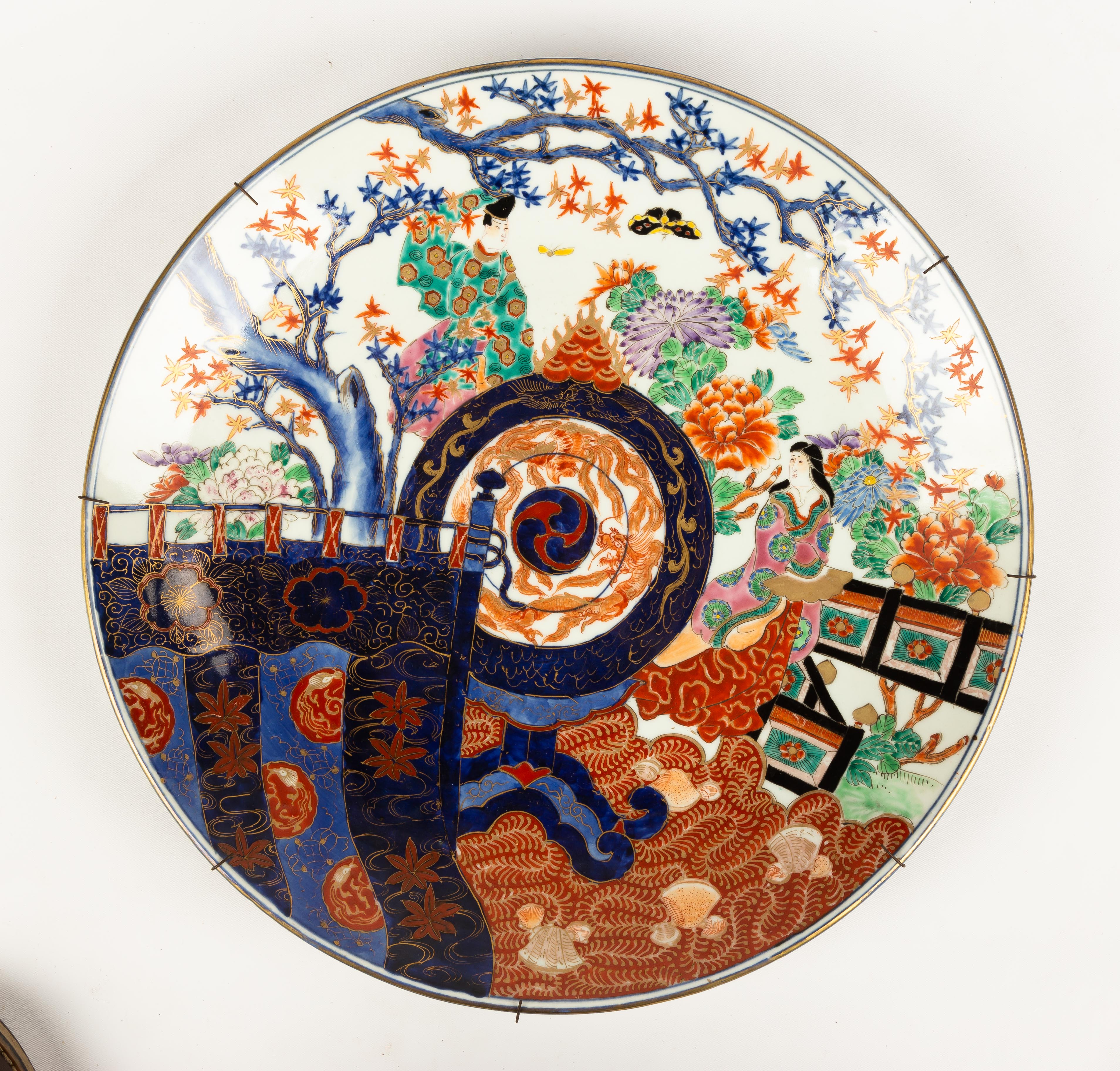 IMARI CHARGER Late 19th century.