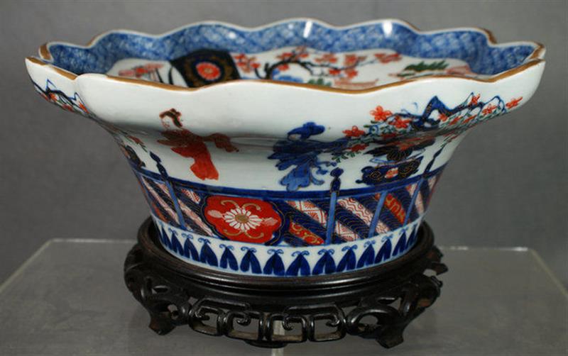 Imari porcelain scalloped center