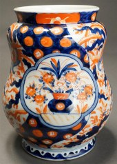 IMARI PORCELAIN VASE, H: 9 INC