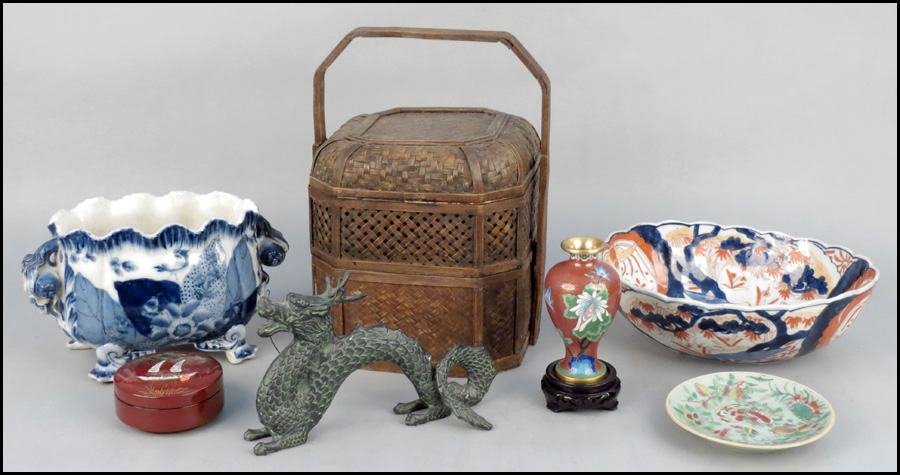 IMARI STYLE PORCELAIN BOWL.