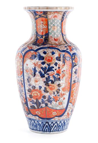 IMARI VASEIMARI VASE Japanese, 19th