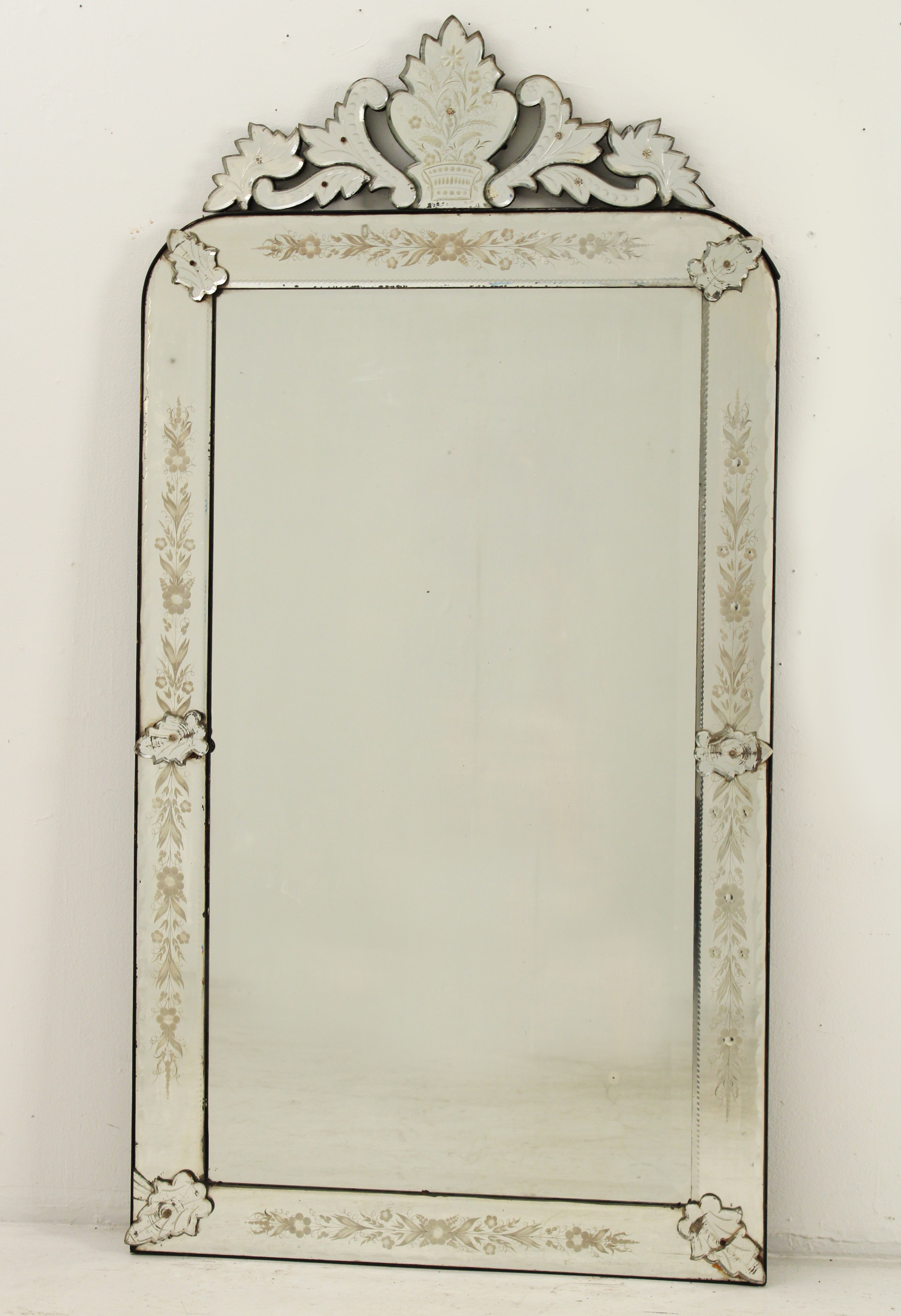 IMPRESSIVE 64" VENETIAN GLASS