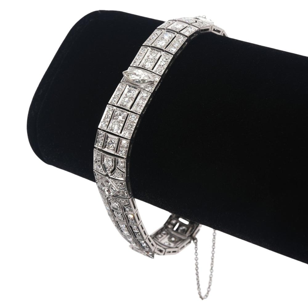 IMPRESSIVE ANTIQUE ART DECO 10CT.