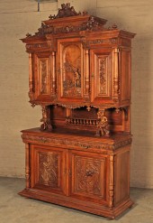 IMPRESSIVE CARVED FRENCH MANNE