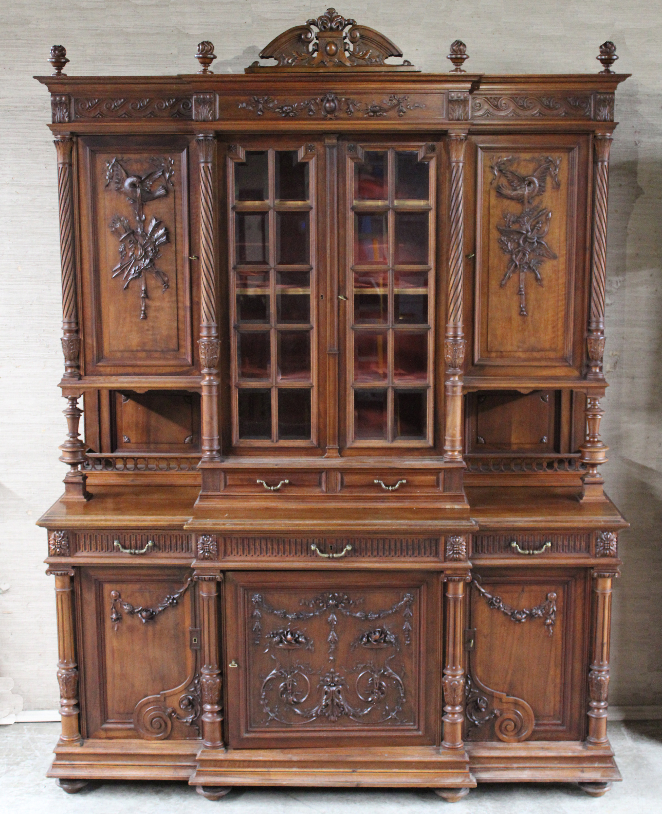 IMPRESSIVE FRENCH WALNUT MANNER