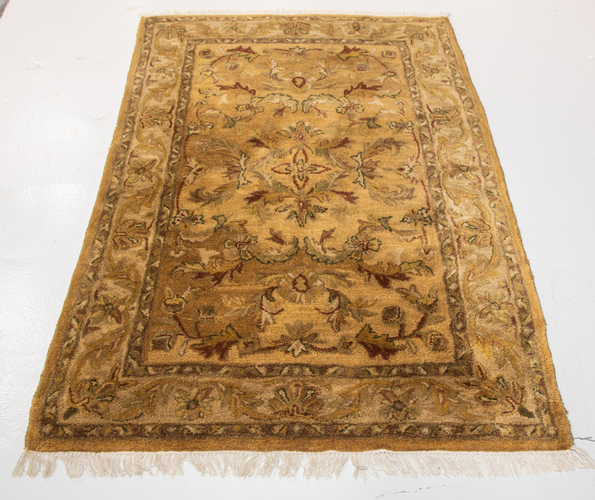 INDO AGRA RUG, INDIA, 3.7 X 5.5