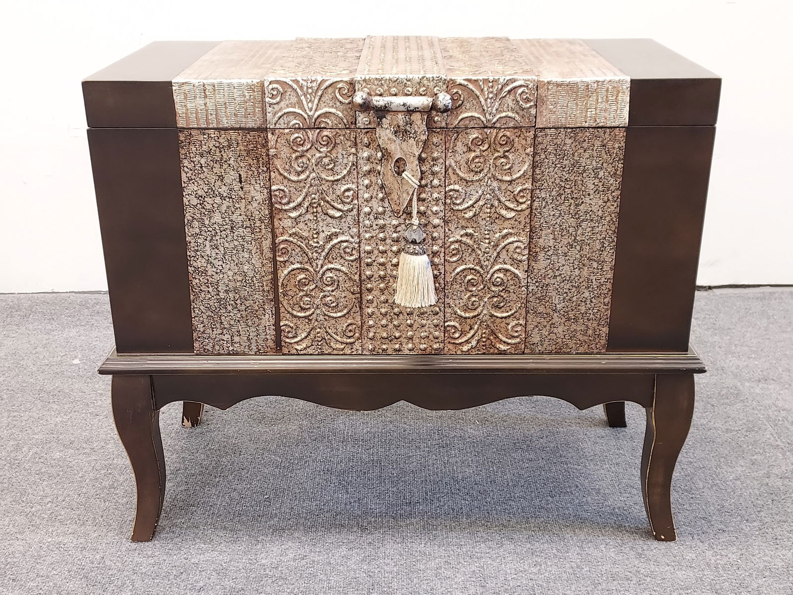 INDO - ASIAN STYLE CHEST ON