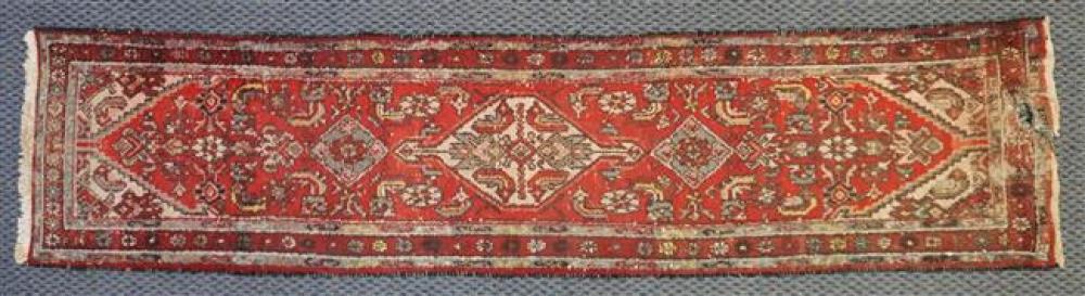 INDO-HERIZ RUNNER, 10 FT 2 IN X 2