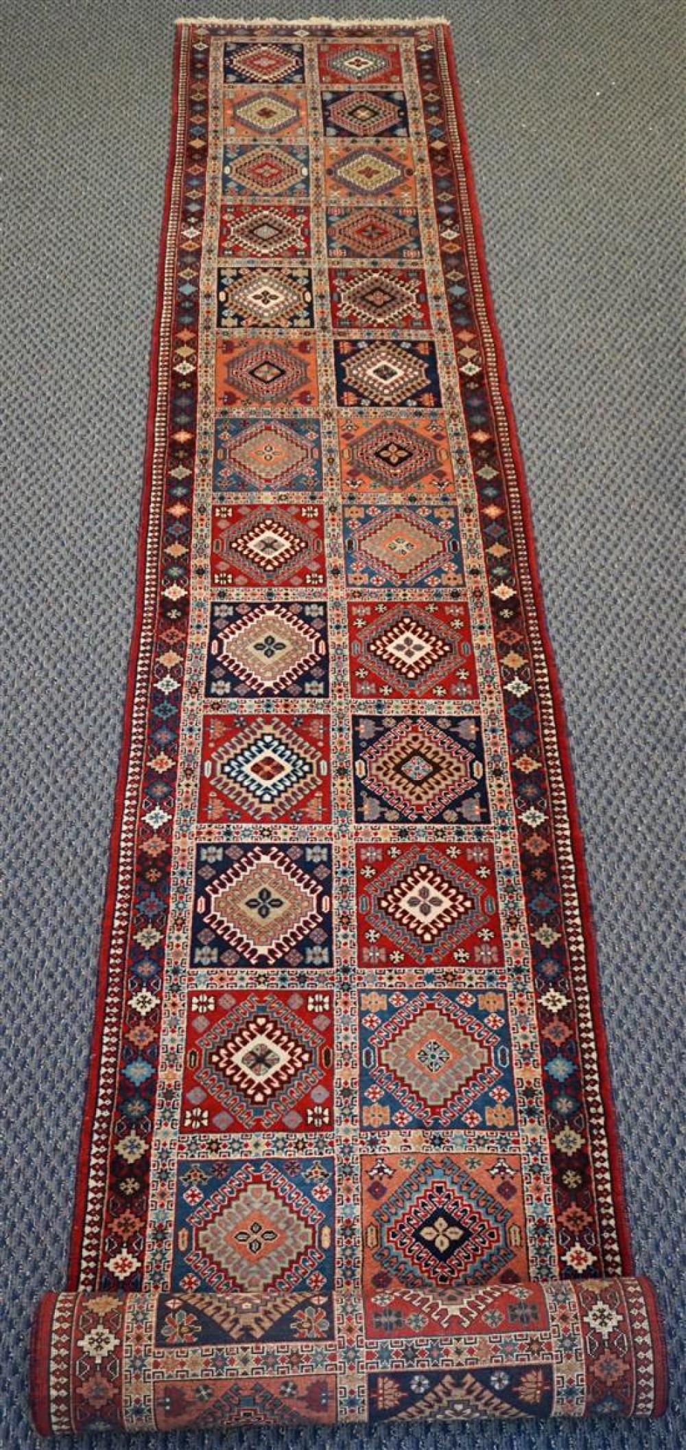 INDO-SAROUK RUNNER, 19 FT 5 IN X