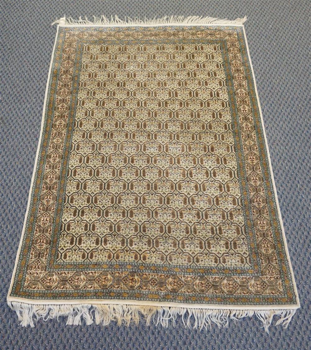 INDO-SENNA RUG, 5 FT 10 IN X 4