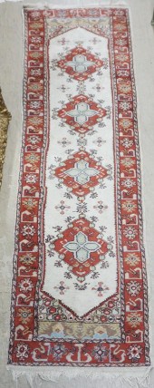 INDO-TABRIZ RUNNER, 9 FT 11 IN