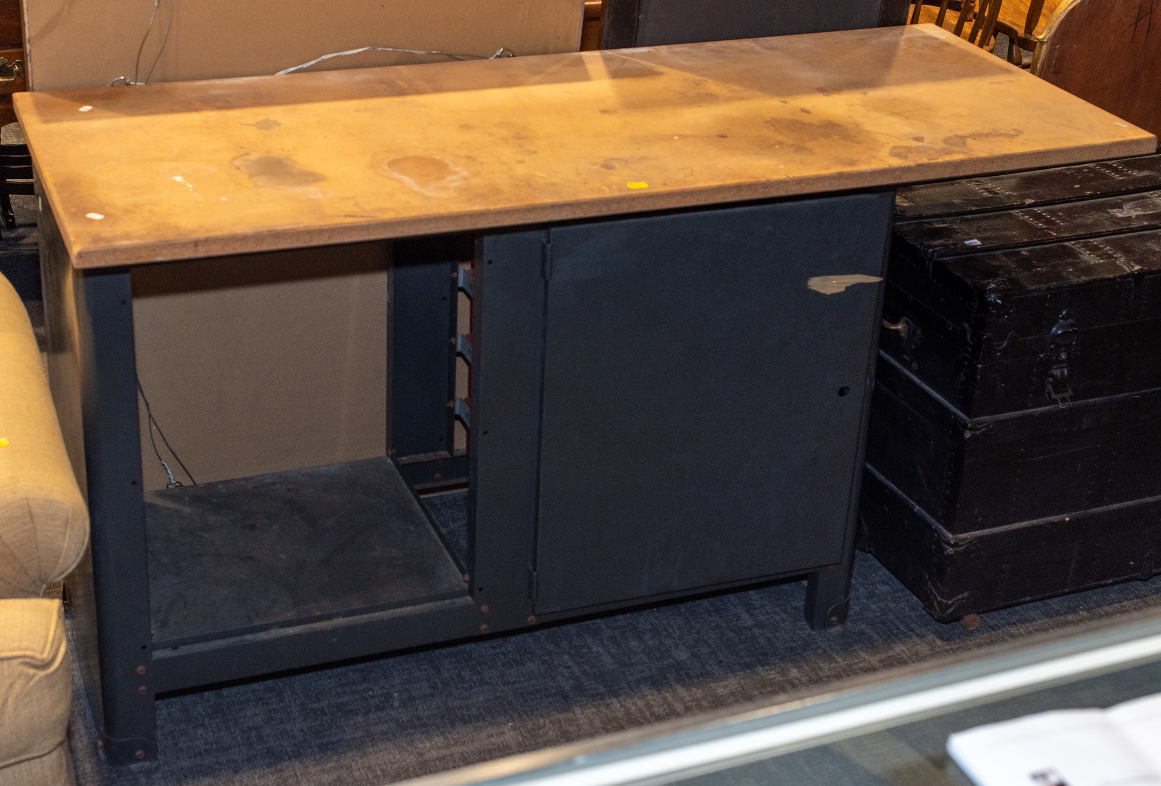 INDUSTRIAL WORK TABLE WITH METAL