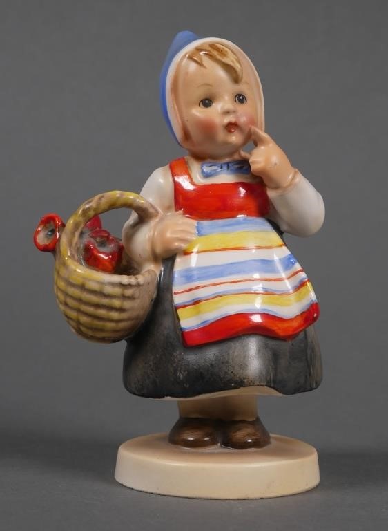 INTERNATIONAL HUMMEL SWEDISH GIRL