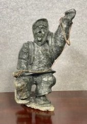 Inuit black soapstone sculptur