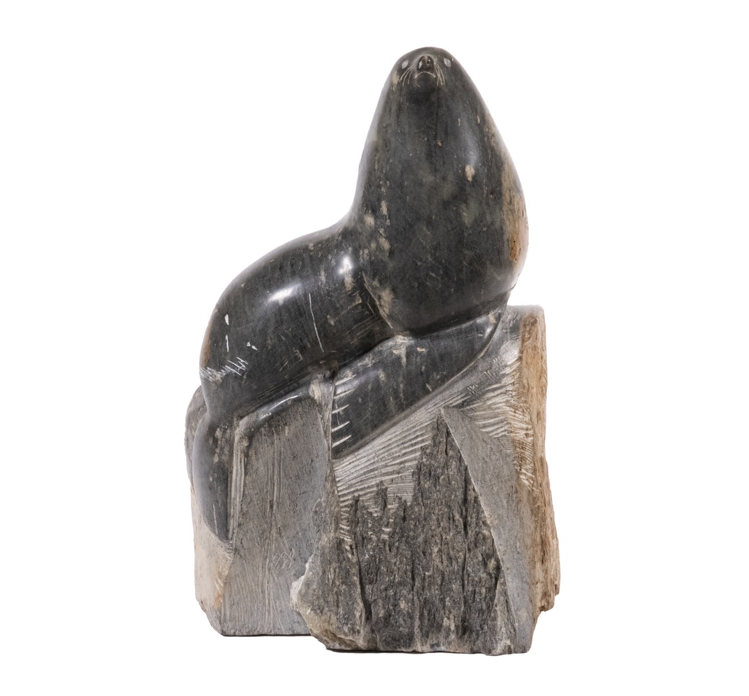 INUIT GREY SOAPSTONE CARVING OF A