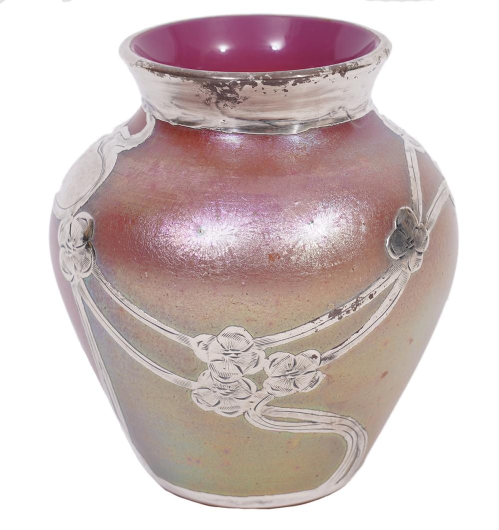 IRIDESCENT LOETZ ART GLASE VASE