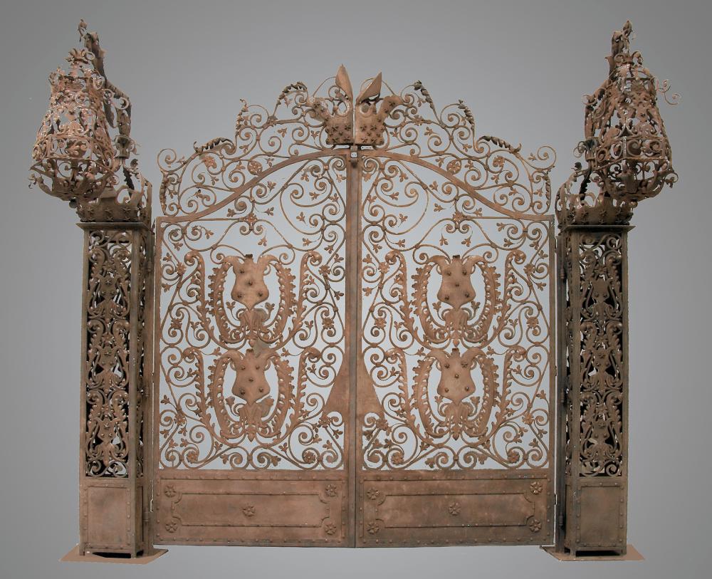 IRON AND TôLE GATES, GATE POSTS,