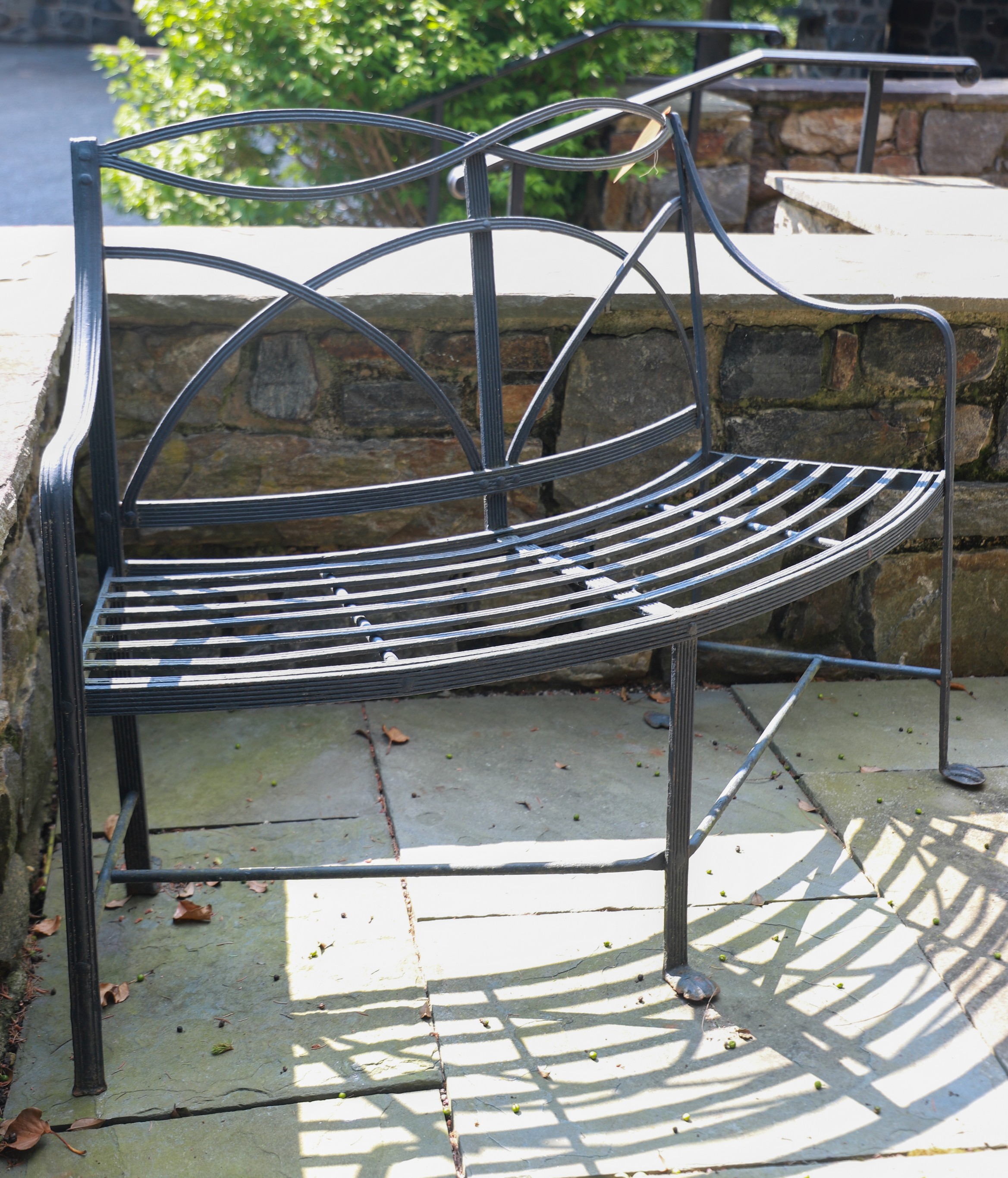 Iron and white metal bent garden