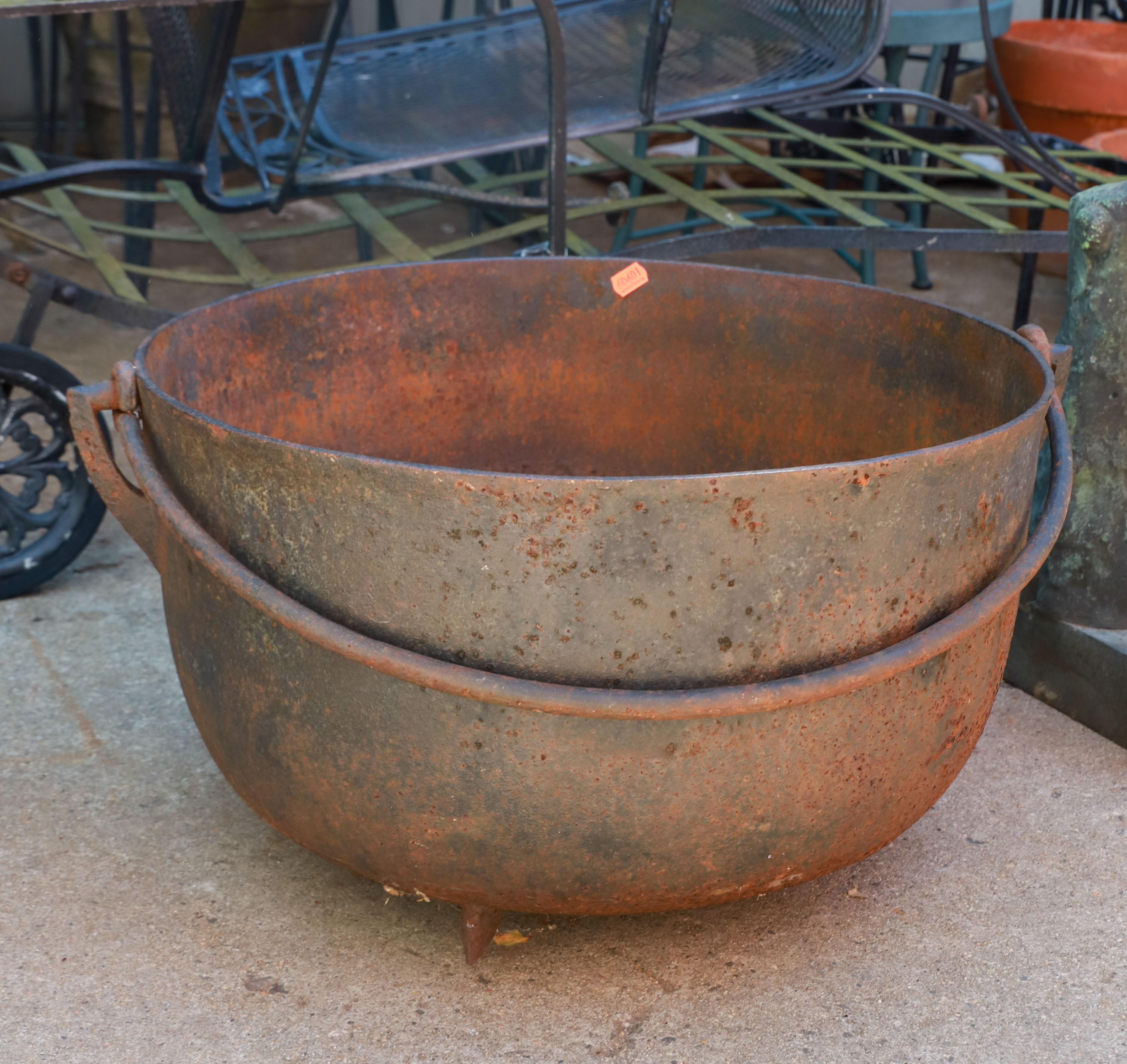 Iron cauldron, long handle, 14"h