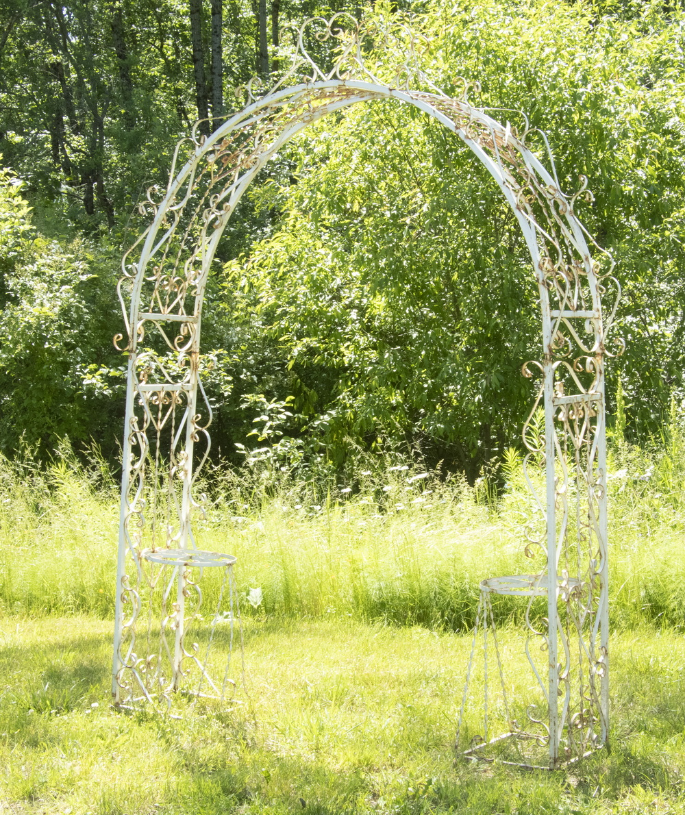 IRON GARDEN ARBOR Vintage Painted
