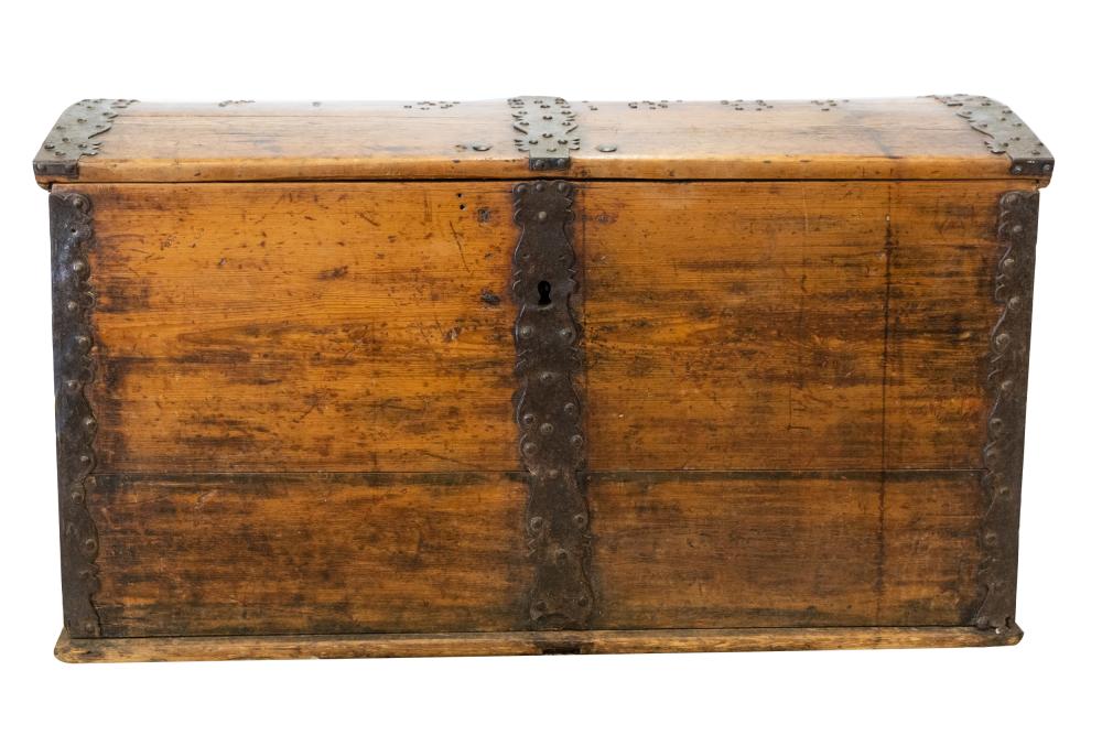 IRON MOUNTED PINE TRUNKwith locking