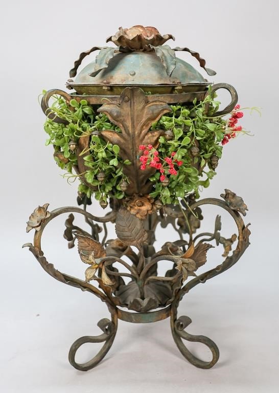 IRON VICTORIAN GARDEN PLANTER