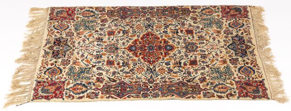 ISFAHAN PICTORIAL CARPET / WALL