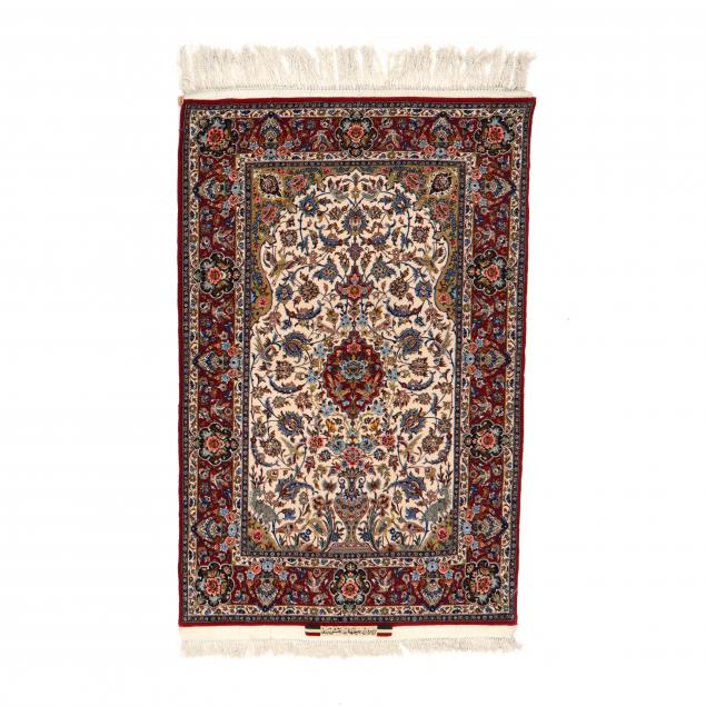 ISFAHAN PRAYER RUG Finely