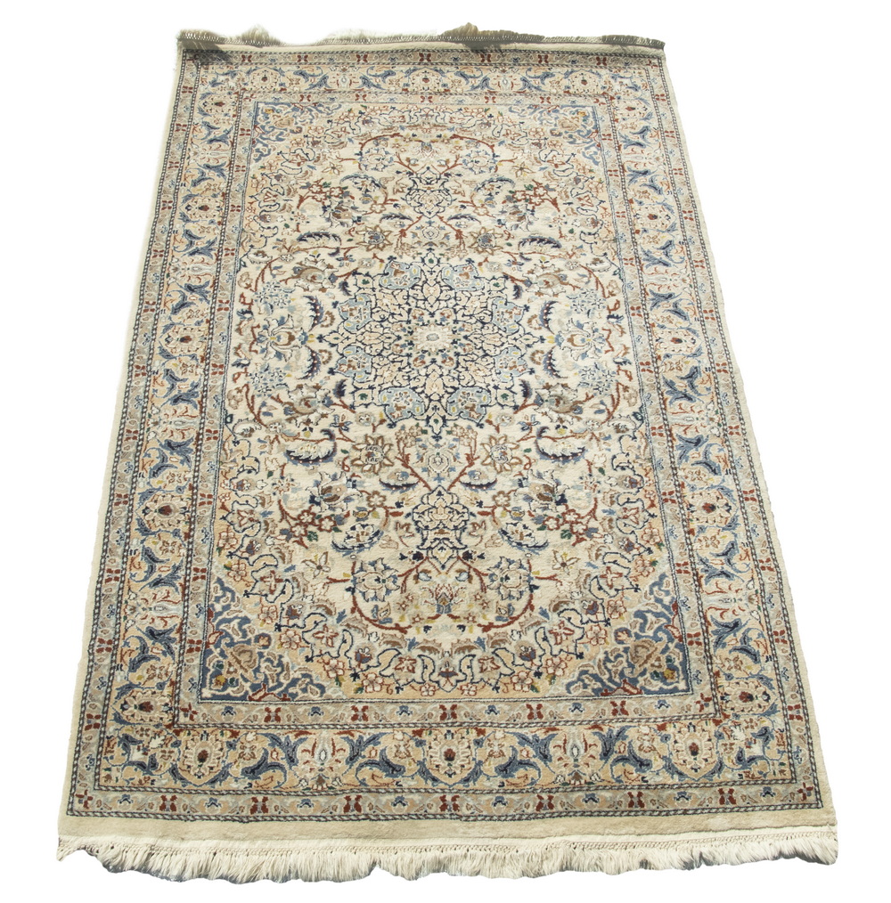 ISPHAHAN RUG (4'4" X 6'10") Central
