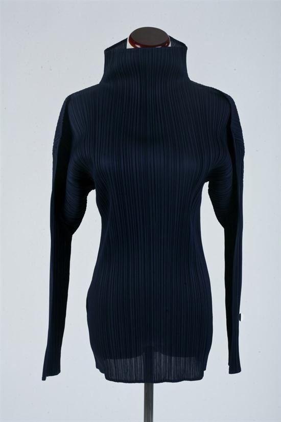 ISSEY MIYAKE NAVY PLEATED