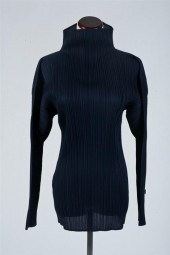 ISSEY MIYAKE NAVY PLEATED SEAM
