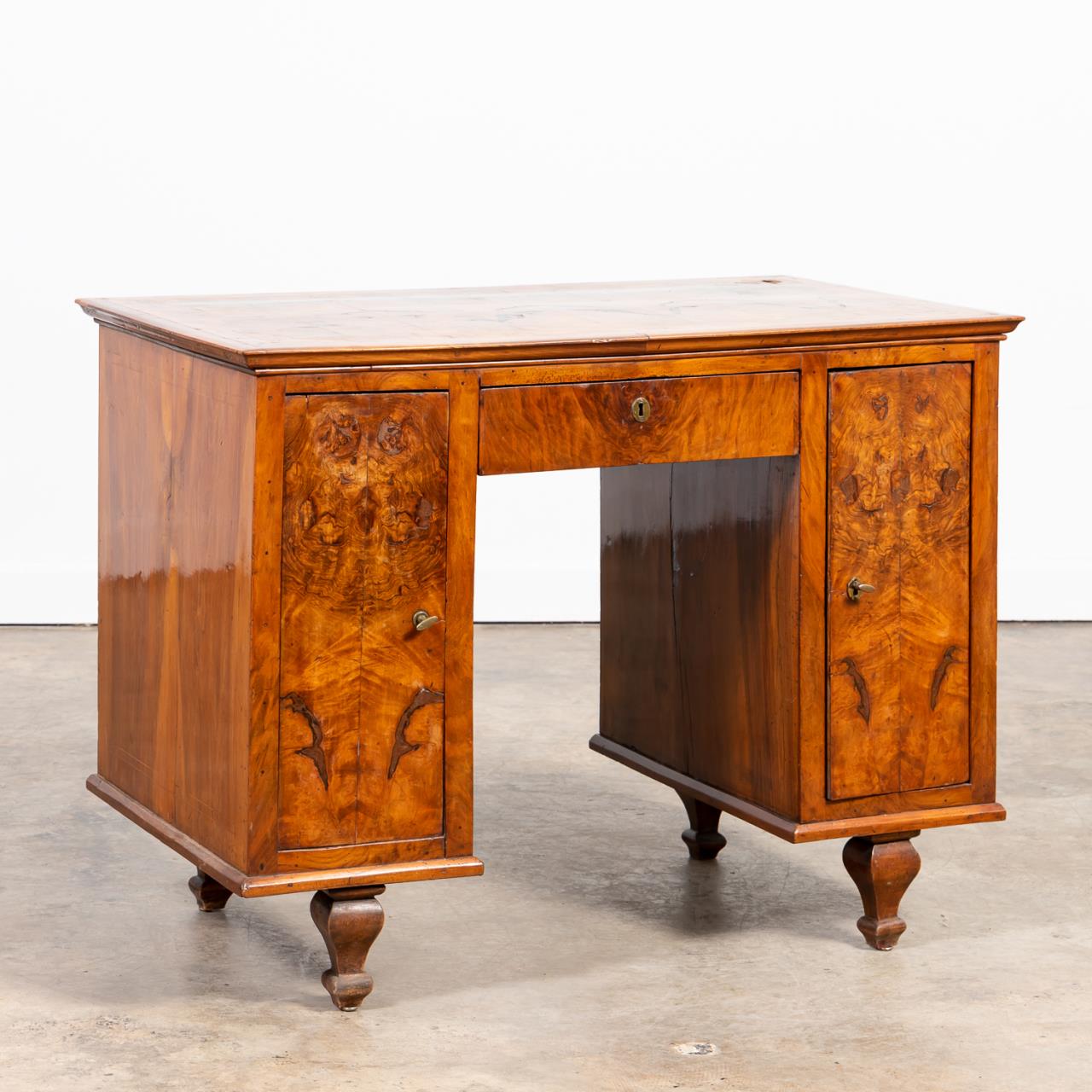 ITALIAN BURL WALNUT AND PARQUETRY