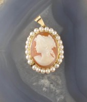 ITALIAN CAMEO AND FOURTEEN KAR