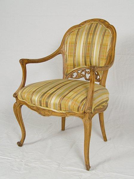 ITALIAN CARVED BERGERE CHAIR: