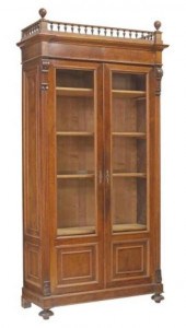 ITALIAN CARVED WALNUT & SPINDL