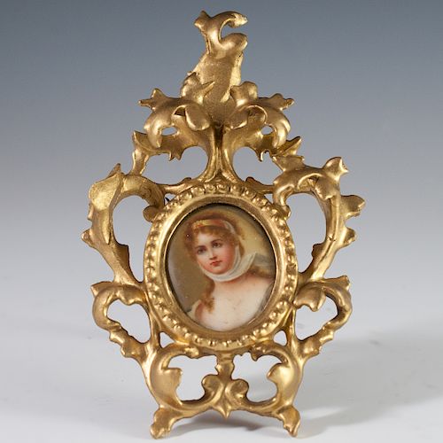 ITALIAN CARVED WOOD AND PORCELAIN