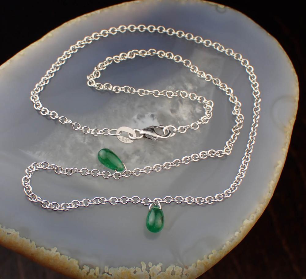 ITALIAN EMERALD AND EIGHTEEN