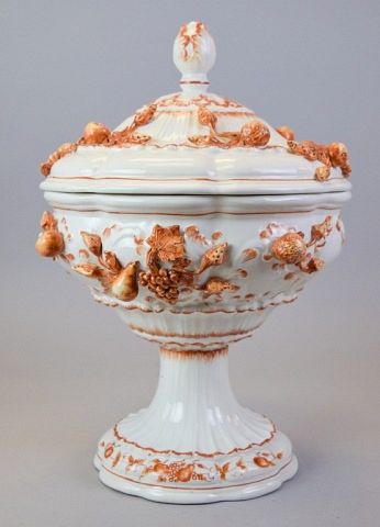 ITALIAN FAIENCE TUREEN ON