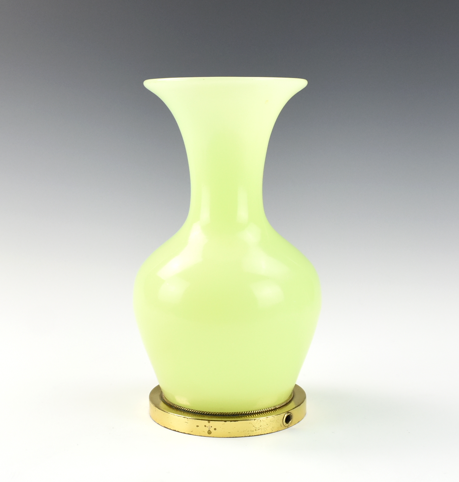 ITALIAN LEMON GREEN GLASS VASE well