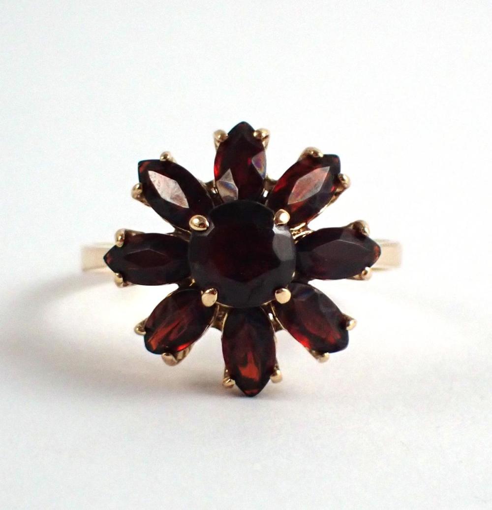 ITALIAN MADE GARNET AND EIGHTEEN