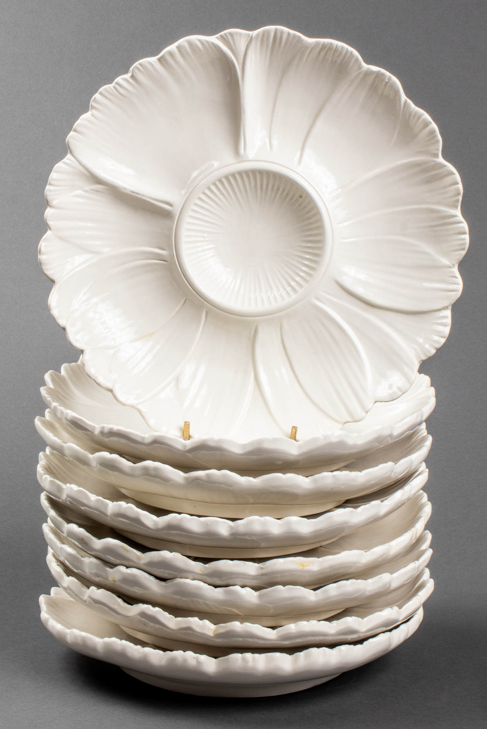 ITALIAN MAJOLICA OYSTER PLATES, SET