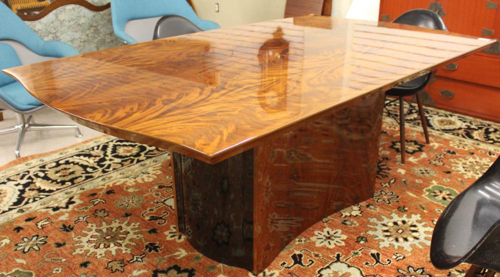 ITALIAN MODERN DINING TABLE WITH