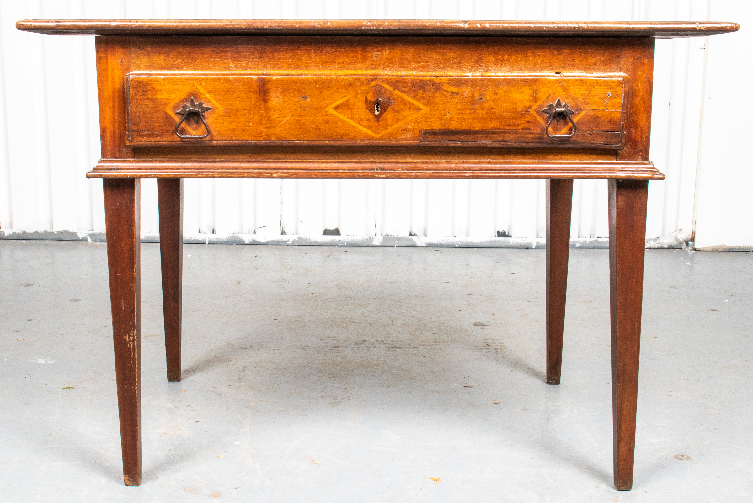 ITALIAN NEOCLASSICAL WALNUT TABLE