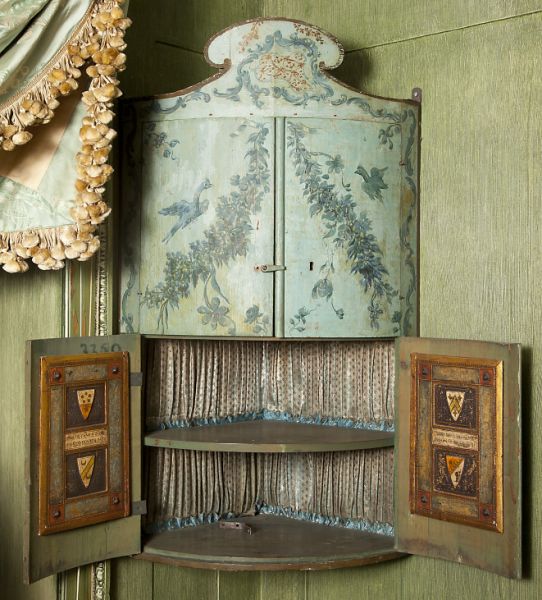 Italian Provincial Painted Corner