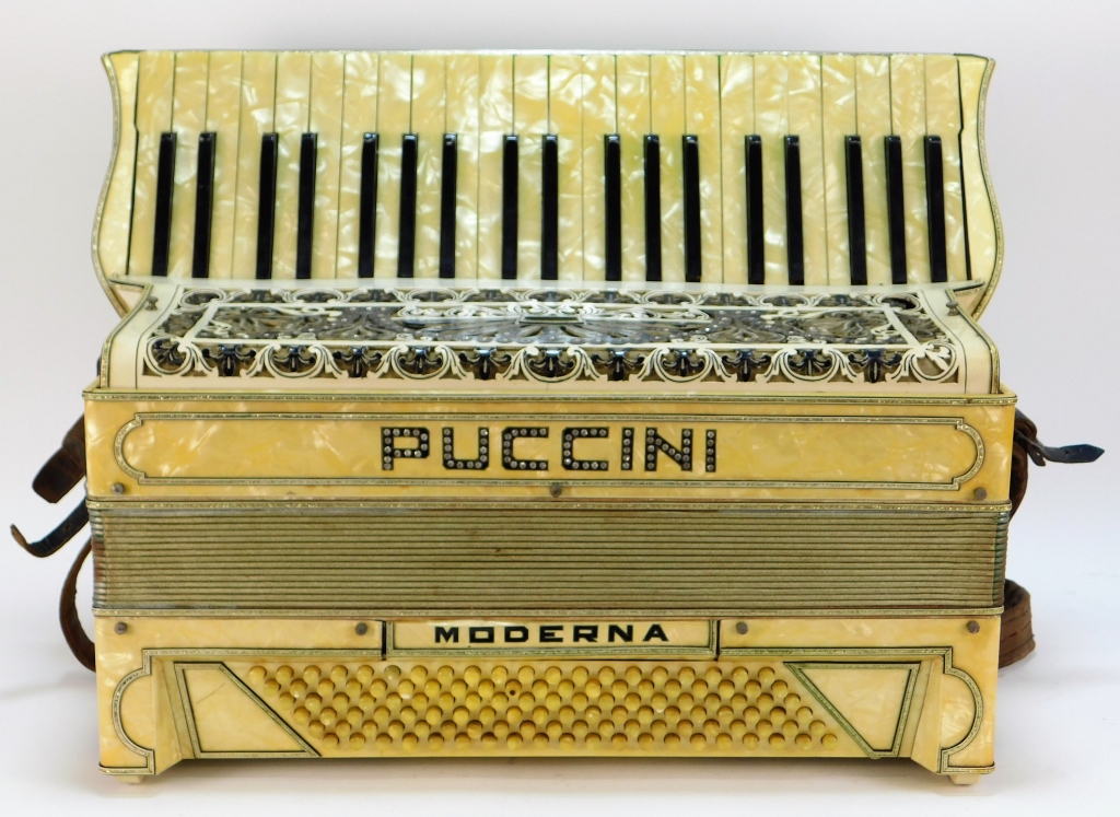 ITALIAN PUCCINI MODERNA ACCORDION