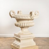 ITALIAN STYLE GLAZED CERAMIC G